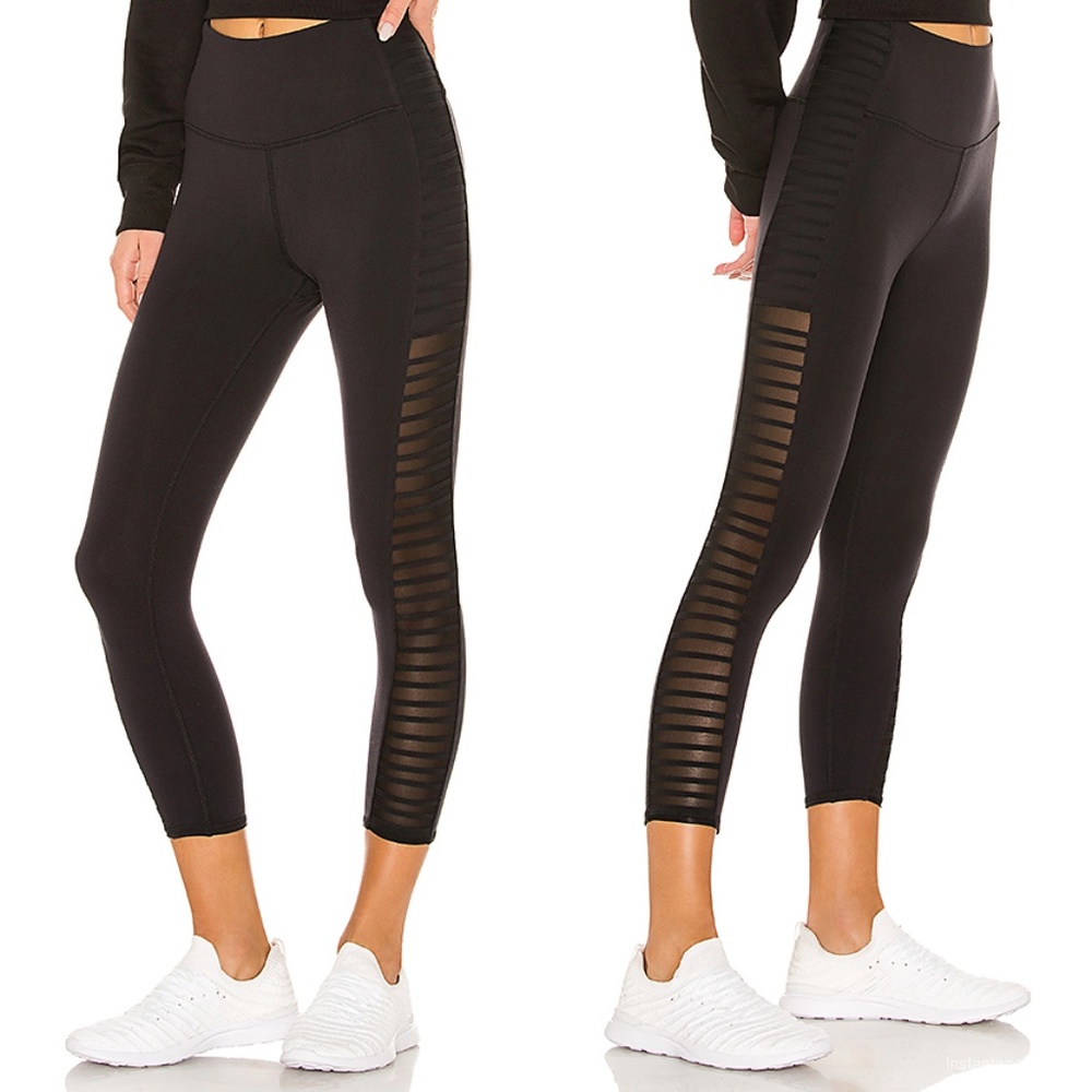NWOT Alo Yoga High Waist Prism Capri In Black. Small